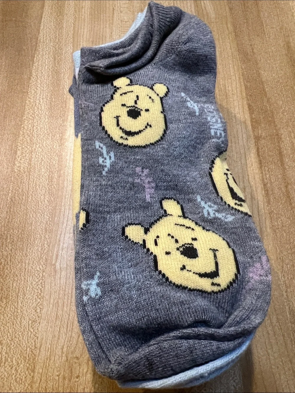 #3253**Winnie the Pooh Gray & White No-Show Socks for Men